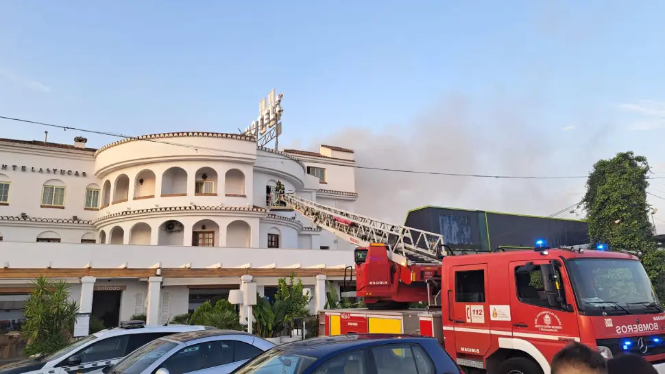 Siete intoxicados en incendio en Atarfe: el humo que casi lo cuenta todo