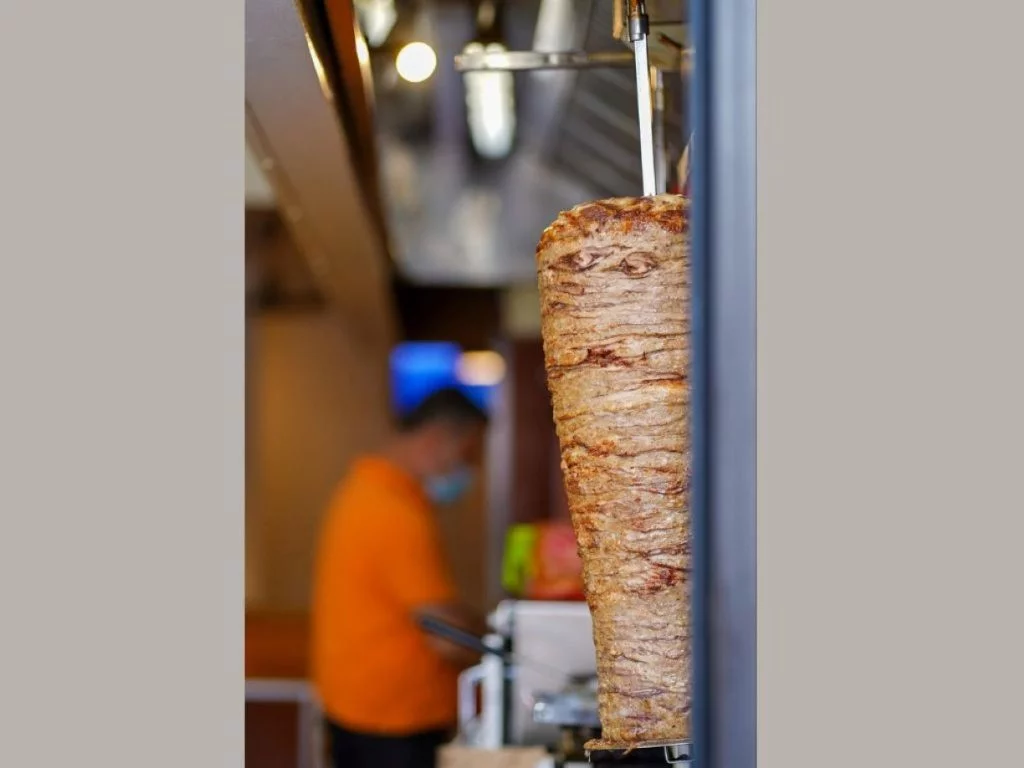 L’Hospitalet endurece su pulso: cierres forzosos, multas severas y tolerancia cero ante la desobediencia normativa