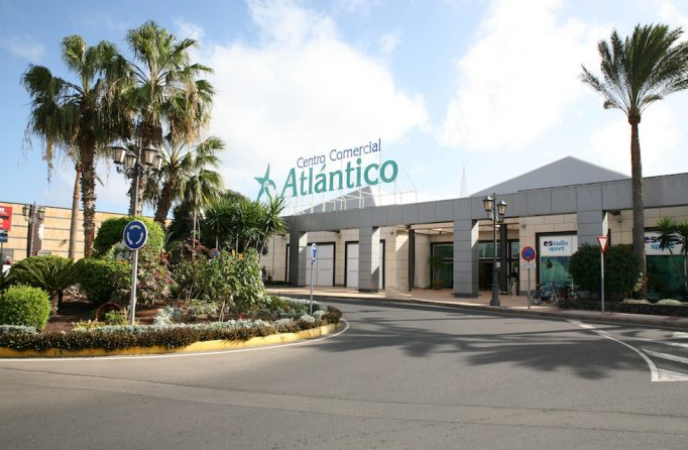 Incendio controlado en local del Centro Comercial Atlántico de Caleta de Fuste