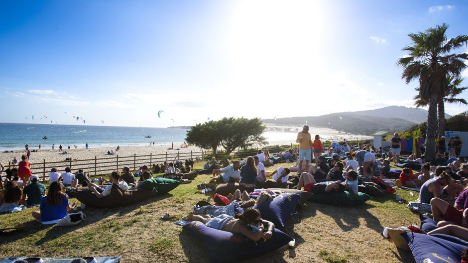 Incendio en Tarifa: La Peña arde y obliga a desalojar miles de personas en plena temporada alta