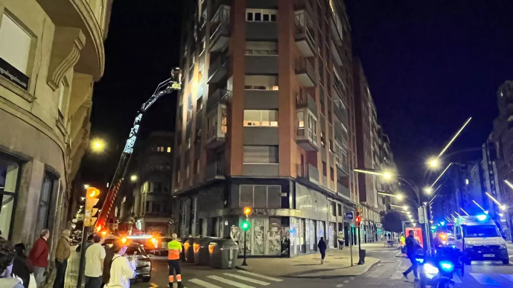 Incendio en la Avenida Constitución: intervención rápida y coordinación ejemplar