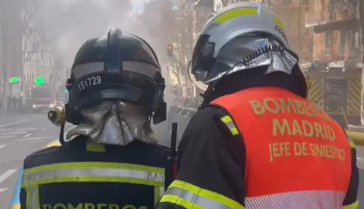Un incendio reduce a cenizas un local de cachimbas en pleno centro de Madrid