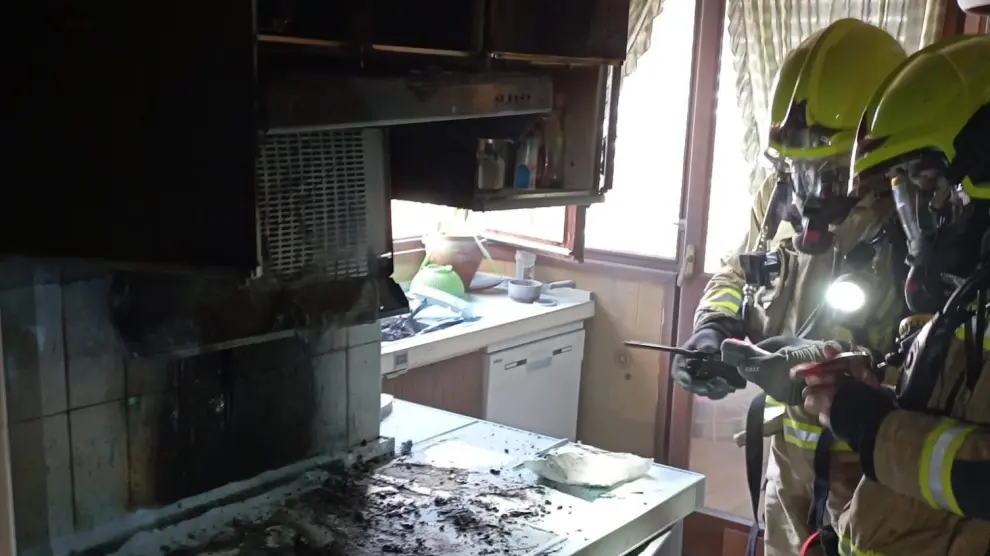 Sofocado un incendio en una cocina en un décimo piso de las Tres Torres