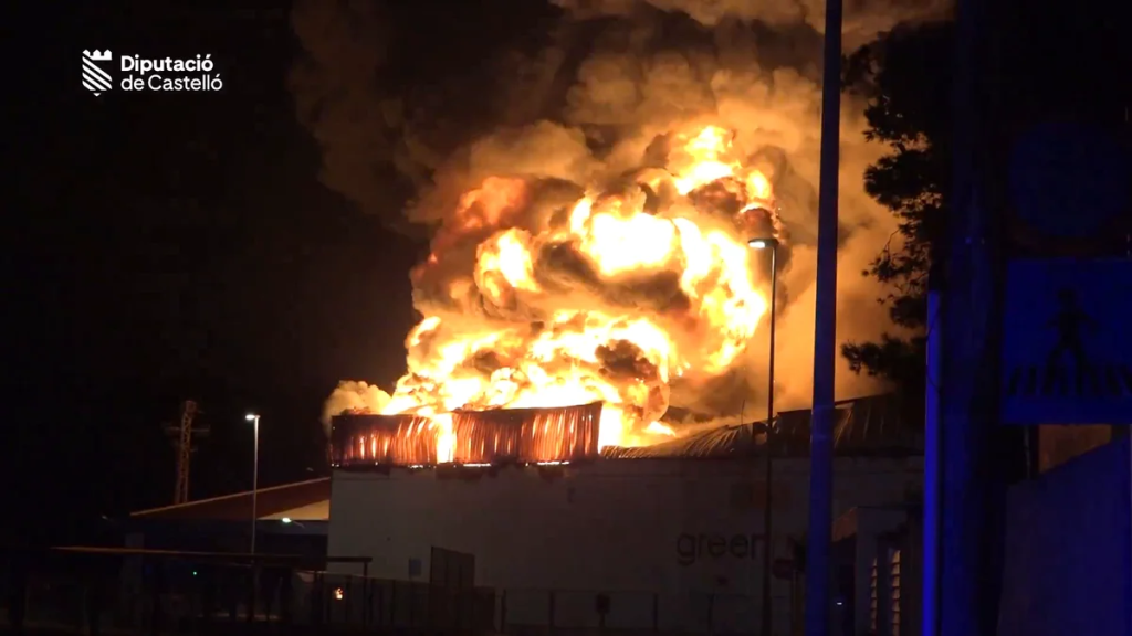 Incendio en una nave industrial de productos cítricos en Almassora: la importancia de la prevención y los sistemas de protección.