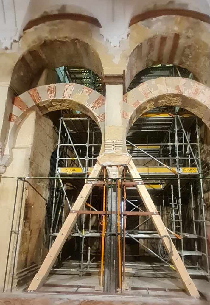 Restauración de la Mezquita-Catedral de Córdoba tras el incendio: una intervención clave en la preservación del patrimonio.