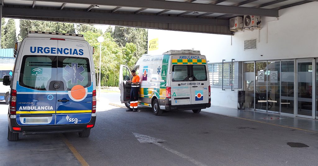 Incendio mortal en Aguilar de la Frontera: dos heridos por inhalación de humo atendidos en el Hospital de Montilla. Un suceso trágico