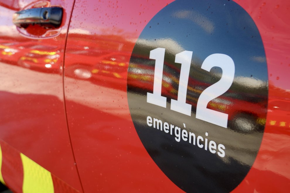 Incendio en una vivienda de l’Arboç: rápida actuación y prevención esencial. Control eficiente del fuego en una cocina residencial.