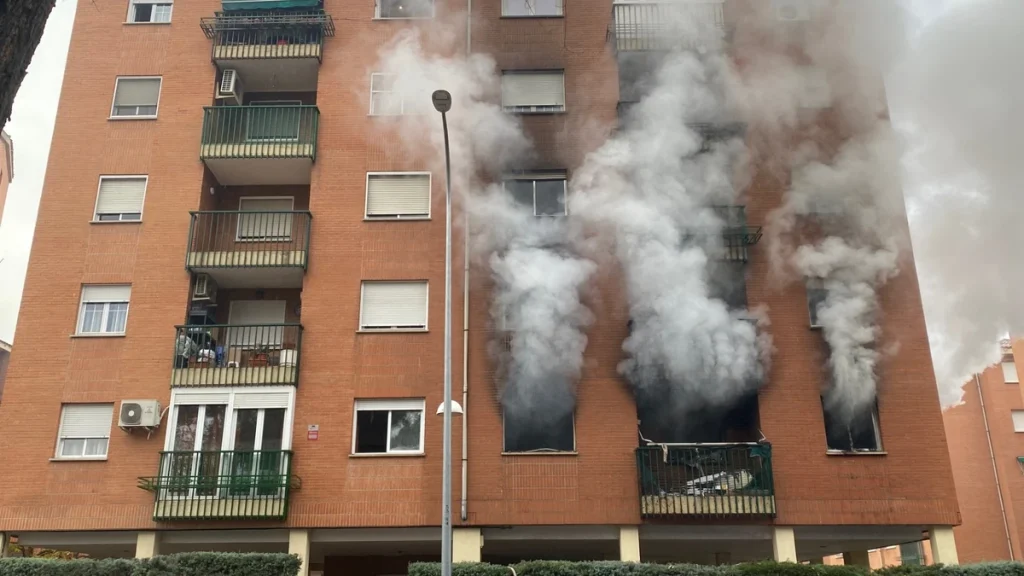 Explosión de gas en un edificio de Toledo deja varios heridos y activa un amplio dispositivo de emergencias. Un incendio de gran intensidad