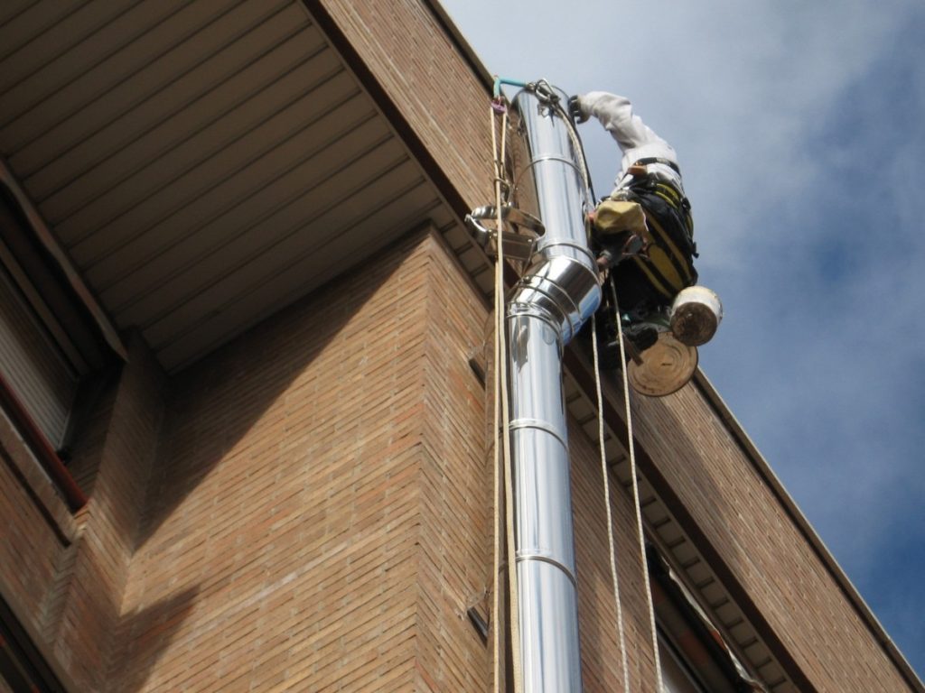 Instalación de Salida de Humos en Hostelería: Claves Legales, Técnicas y Comunitarias para Abrir un Negocio sin Riesgos