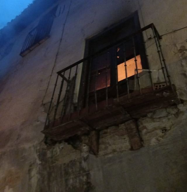 Incendio en vivienda ocupada en Toledo capital obliga al precinto del inmueble por riesgo estructural