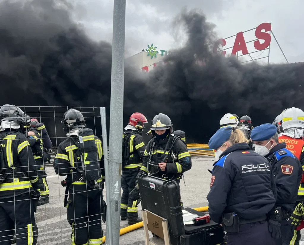 Fin de semana crítico por incendios en Madrid y Fuenlabrada. Balance de emergencias, daños materiales y lecciones clave en prevención.