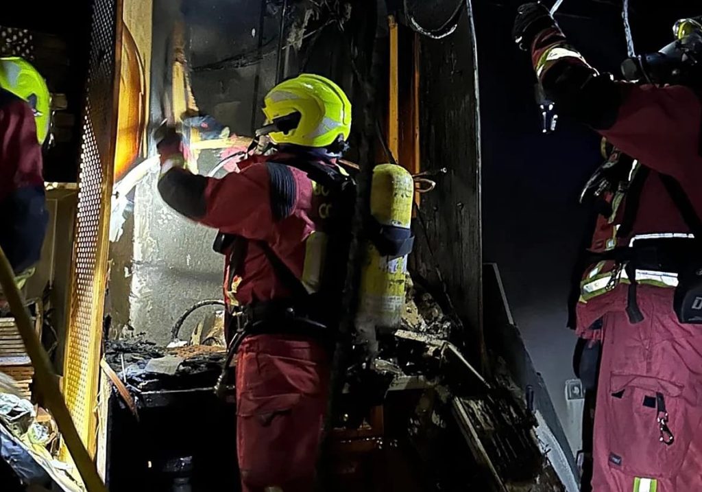 Bomberos de Córdoba sofocan un aparatoso incendio en un restaurante del casco antiguo. Actuación urgente de los bomberos