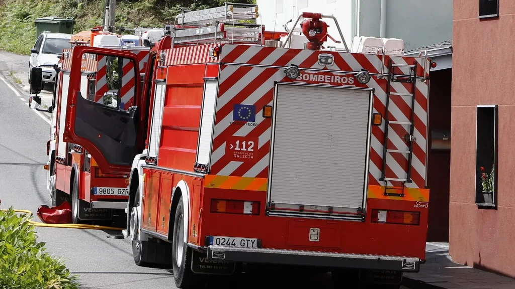 Incendio en Celeiro: una sartén olvidada provoca graves daños en la cocina de una vivienda en Viveiro. Un descuido doméstico que terminó en incendio
