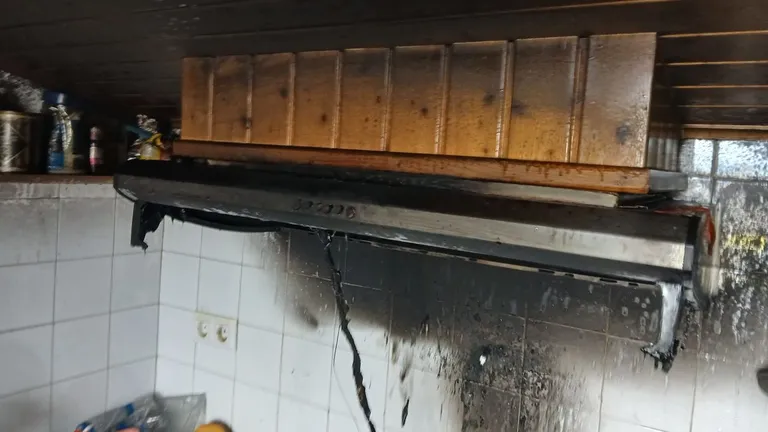 Incendio en una vivienda de la Rúa Cobo moviliza a los servicios de emergencia de Oleiros. Intervención rápida tras un incendio